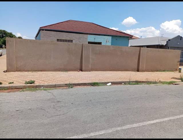 10 BEDROOM HOUSE FOR SALE IN SPRINGS CENTRAL